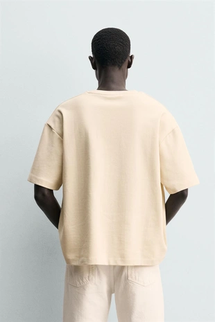 Футболка с комбинированной нашивкой- Заказать в России