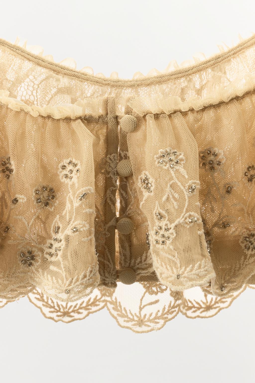 ТОП НА БРЕТЕЛЯХ С ВОЛАНАМИ И ВЫШИВКОЙ