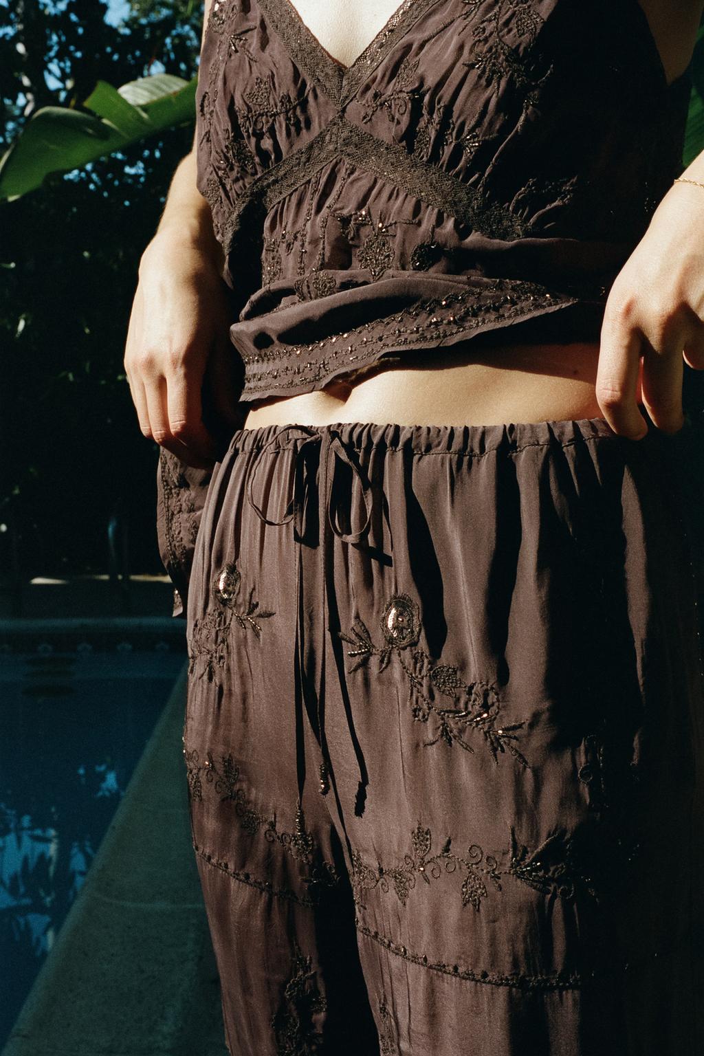 БРЮКИ С ВЫШИВКОЙ И БИСЕРОМ