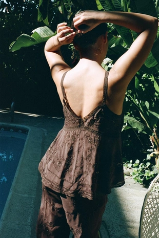 Топ на бретелях с вышивкой и бусинами- Заказать в России