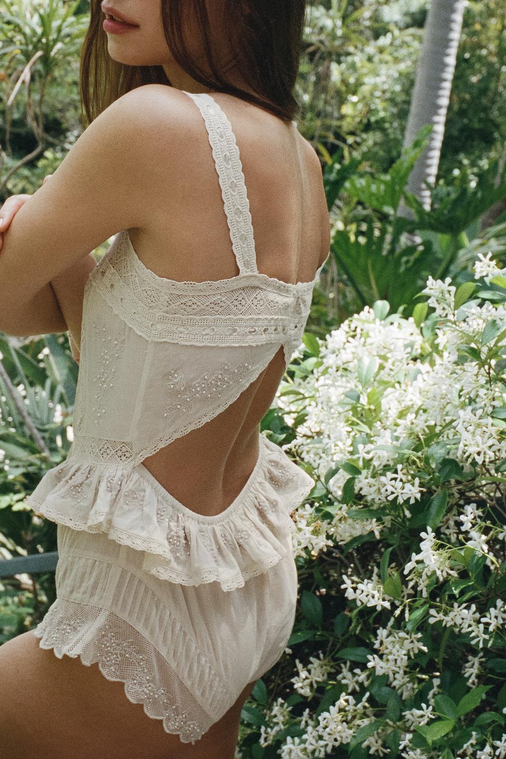 БОДИ С ЦВЕТОЧНОЙ ВЫШИВКОЙ И БИСЕРОМ