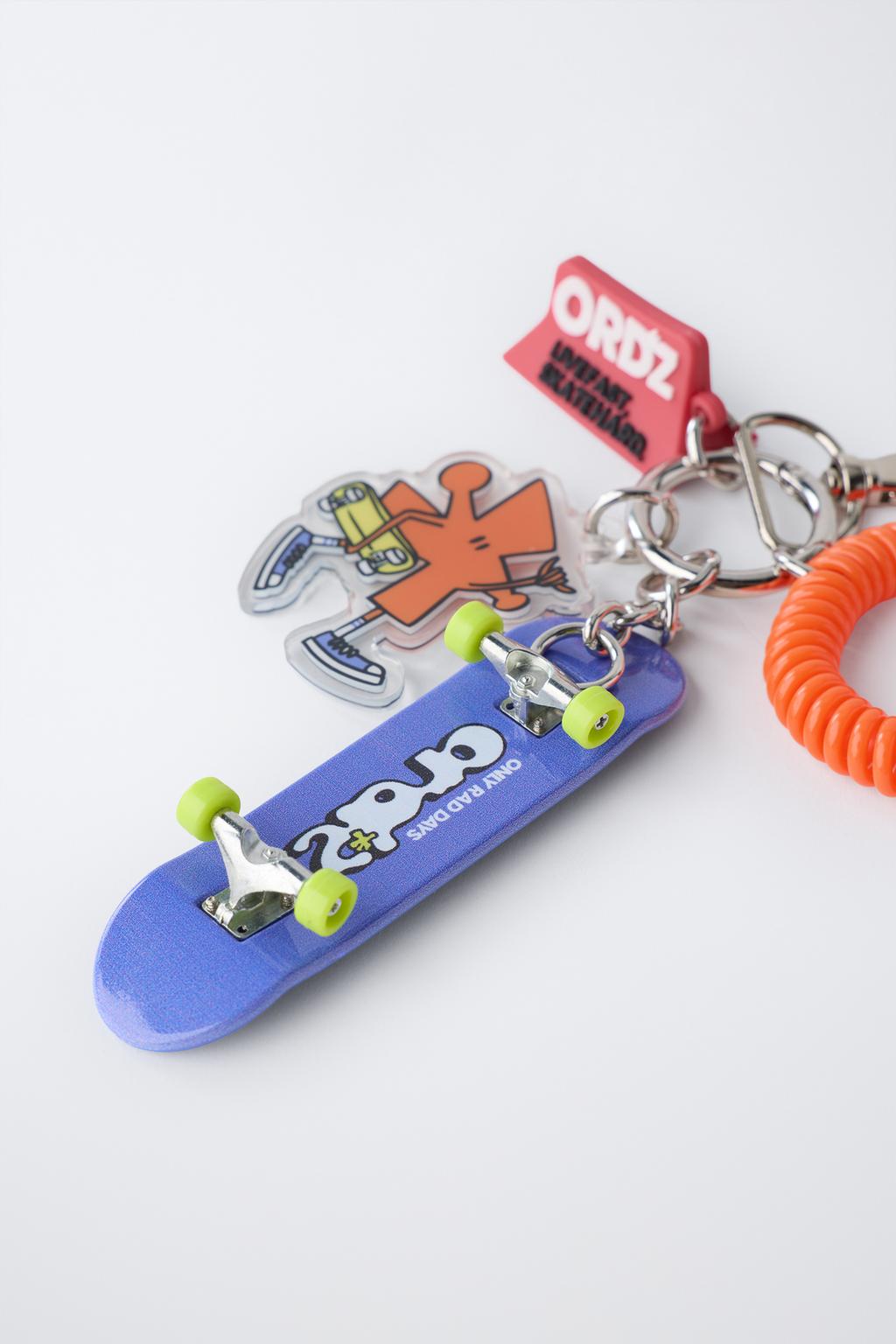 БРЕЛОК С ПОДВЕСКАМИ