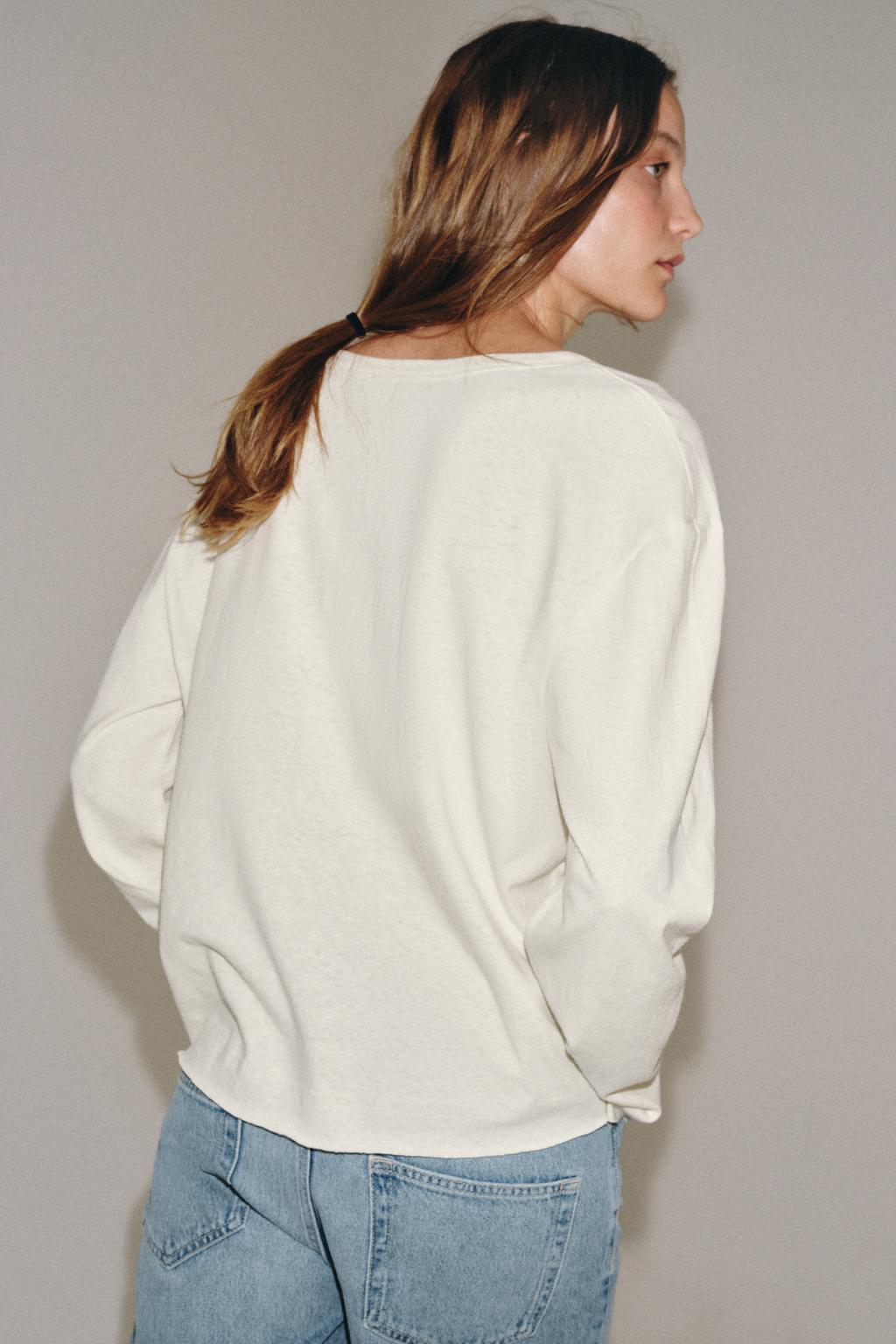 ФУТБОЛКА В СТИЛЕ РУСТИК С ВОРОТНИКОМ НА ПУГОВИЦАХ