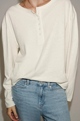 Футболка в стиле рустик с воротником на пуговицах- Заказать в России