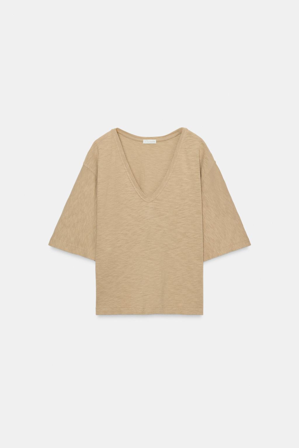 ФУТБОЛКА С V-ОБРАЗНЫМ ВЫРЕЗОМ