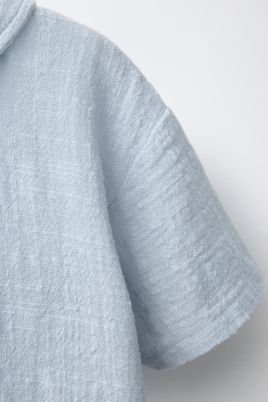 РУБАШКА С ВОРОТНИКОМ ПОЛО И КОМБИНИРОВАННОЙ ТЕКСТУРОЙ