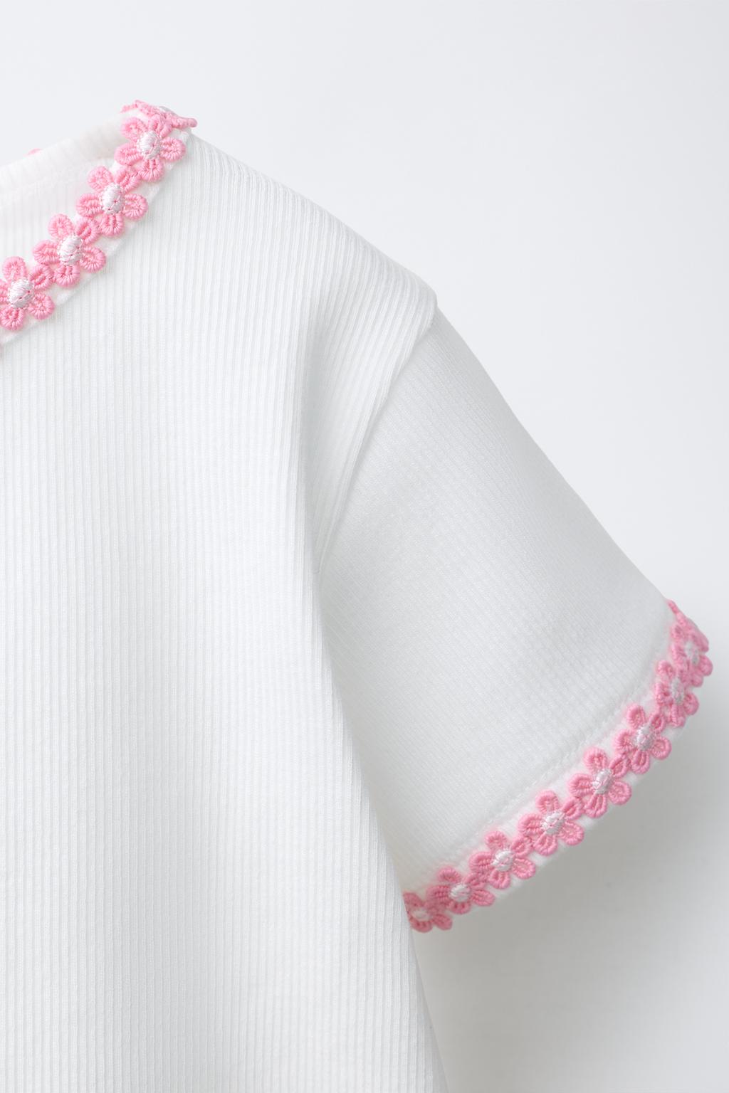 МАЙКА С ЦВЕТОЧНЫМ ПРИНТОМ