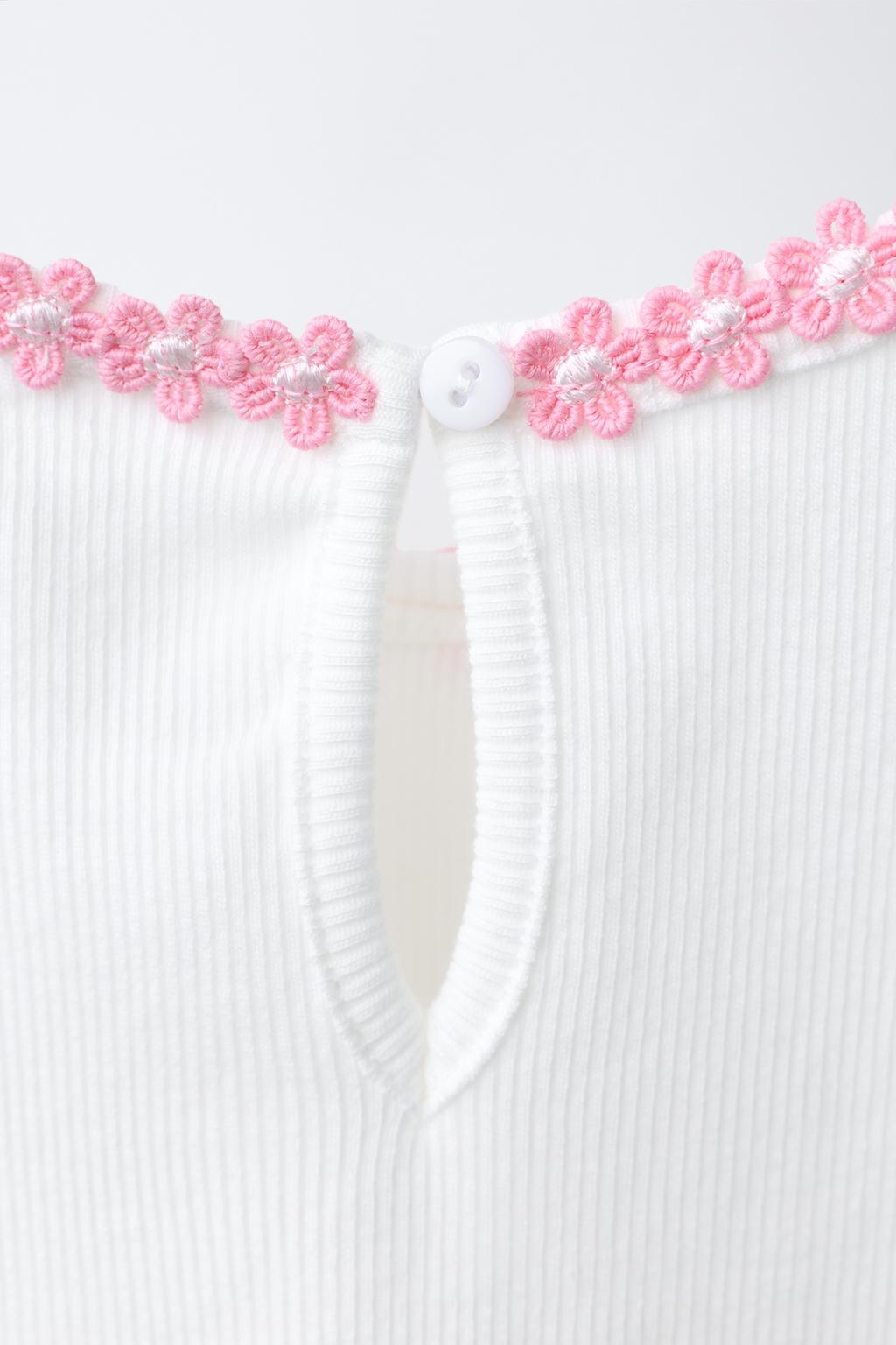 МАЙКА С ЦВЕТОЧНЫМ ПРИНТОМ