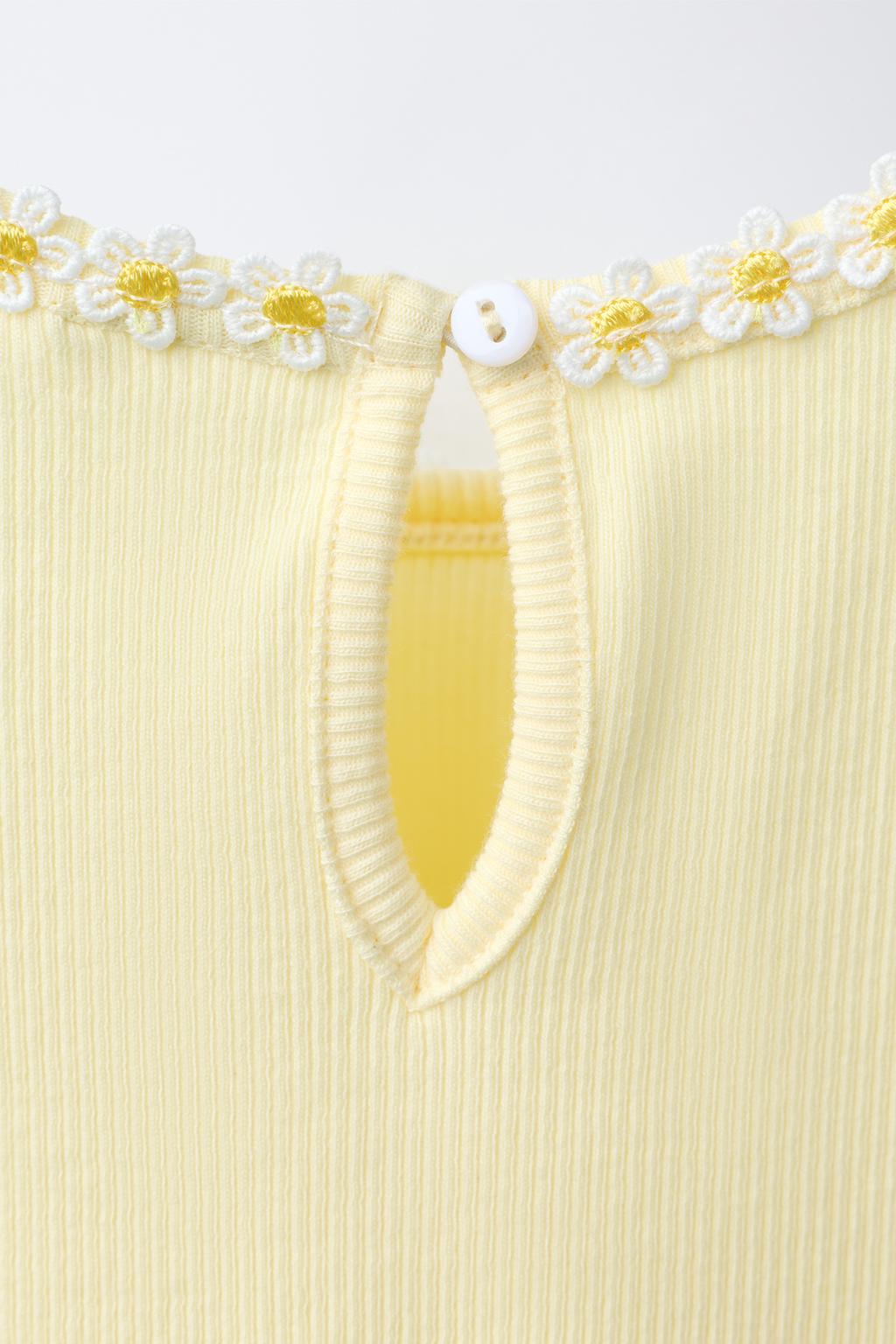 МАЙКА С ЦВЕТОЧНЫМ ПРИНТОМ