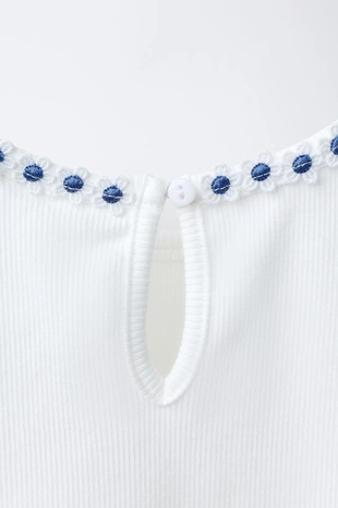 Футболка с цветочным принтом