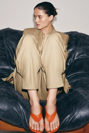 Кожаные сандалии на плоской подошве - Limited Edition- Заказать в России