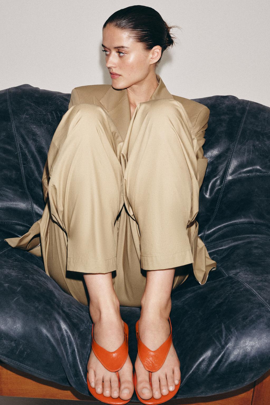 КОЖАНЫЕ САНДАЛИИ НА ПЛОСКОЙ ПОДОШВЕ - LIMITED EDITION