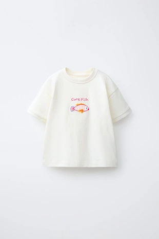 Футболка с вышитой рыбой