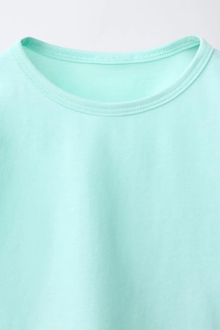 Однотонная футболка