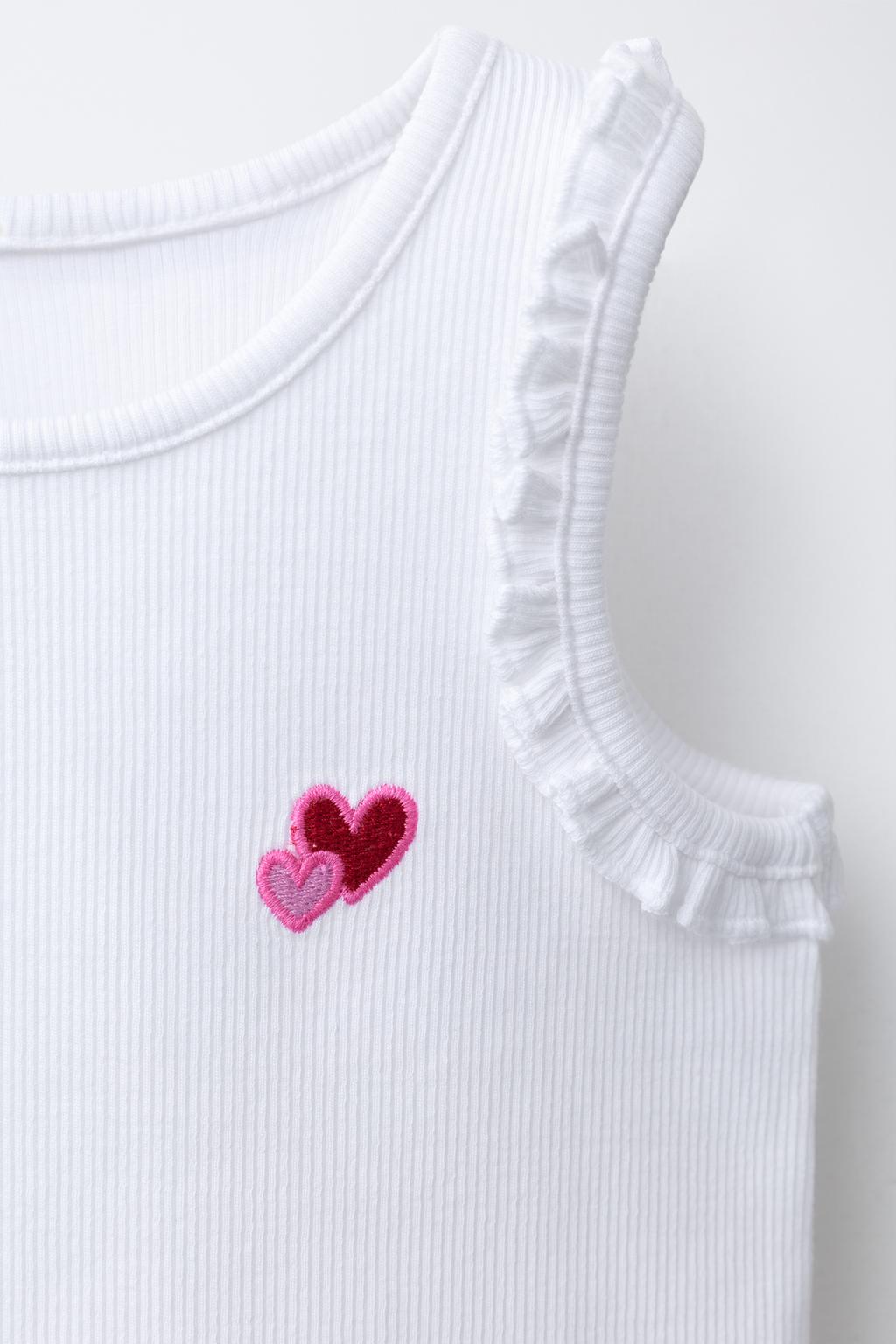 ФУТБОЛКА В РУБЧИК С ВЫШИВКОЙ НА ПРОЙМЕ