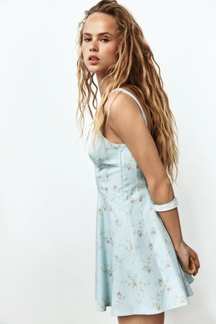 Короткое платье из поплина с цветочным принтом- Заказать в России