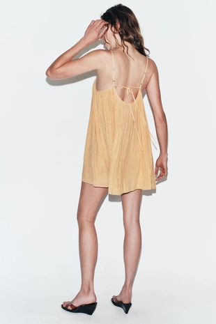 Мини-платье фактурного объемного кроя- Заказать в России