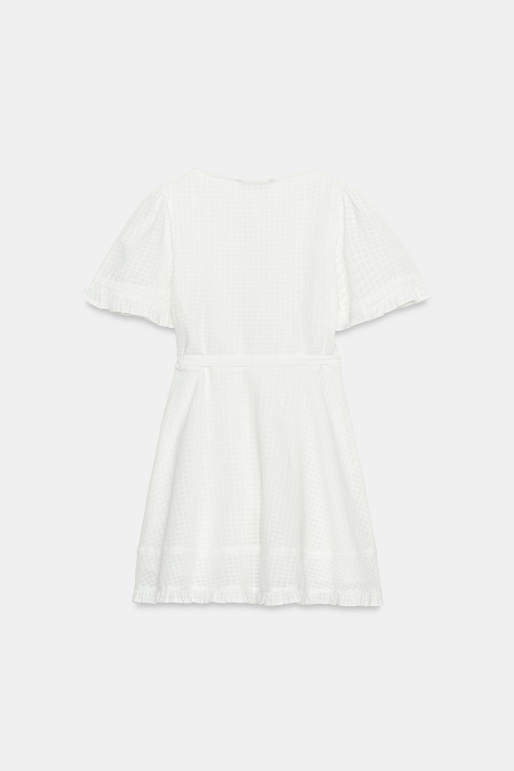 КОРОТКОЕ ПЛАТЬЕ С ЗАПАХОМ ИЗ РЕЛЬЕФНОЙ ТКАНИ