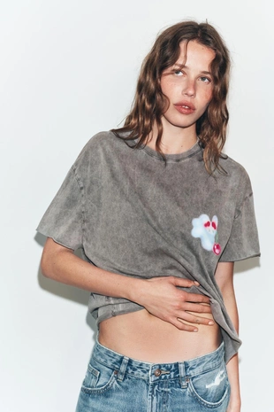 Футболка с эффектом потертости ÁNGELA Bacher- Заказать в России