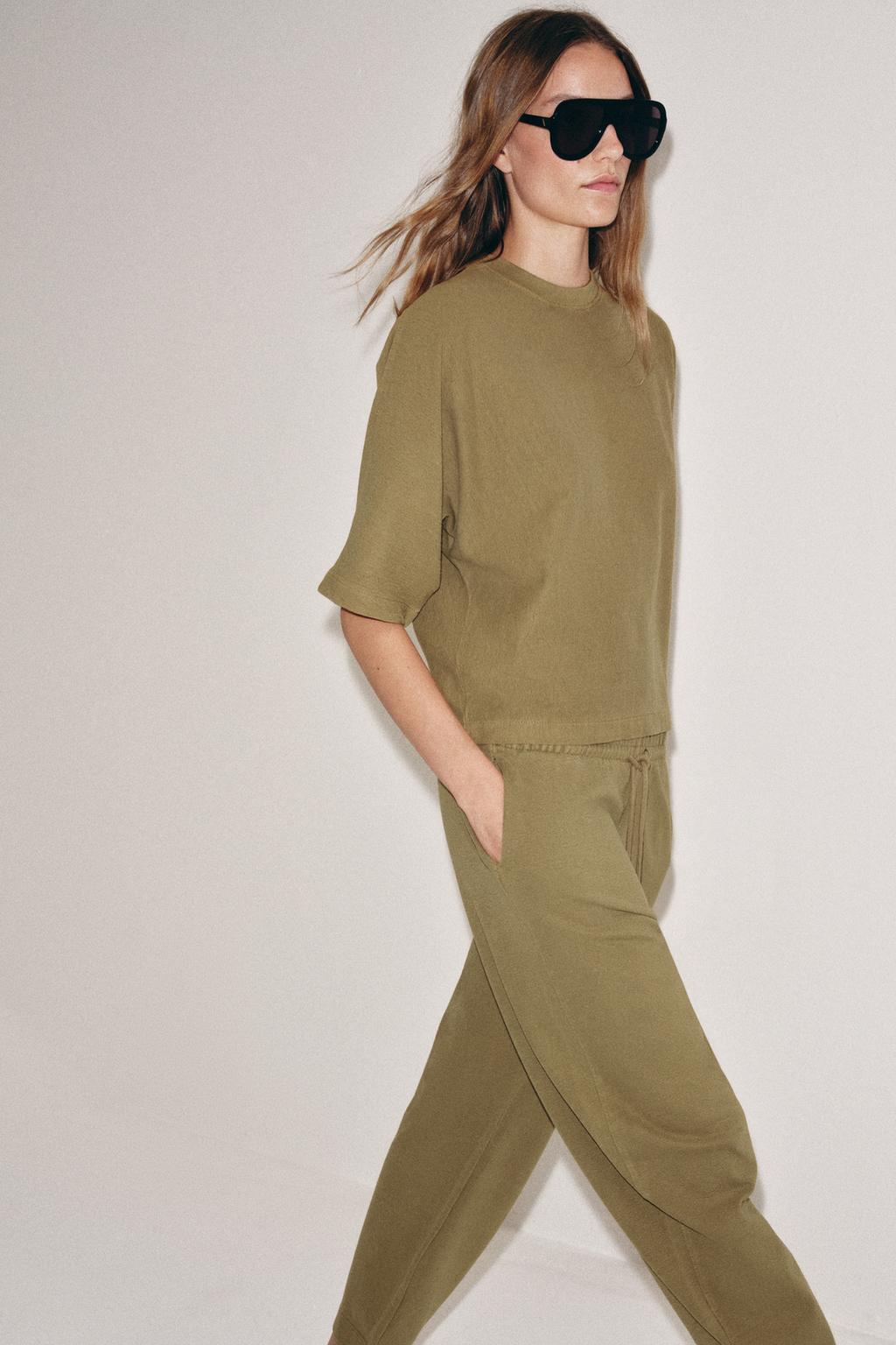 ФУТБОЛКА С КОРОТКИМИ РУКАВАМИ И ЭФФЕКТОМ ПОТЕРТОСТИ