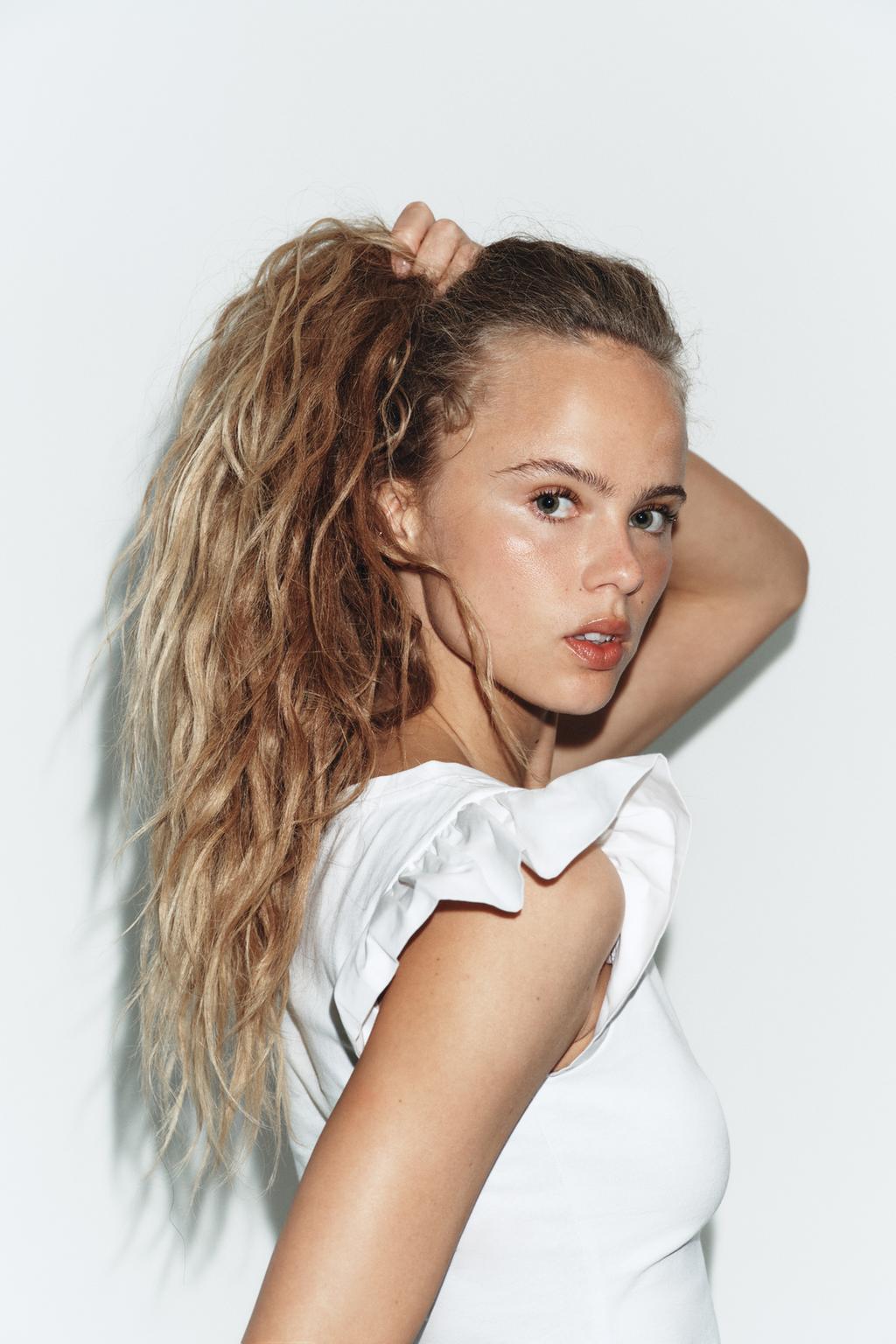 ФУТБОЛКА С КОРОТКИМИ РУКАВАМИ И ВОЛАНАМИ