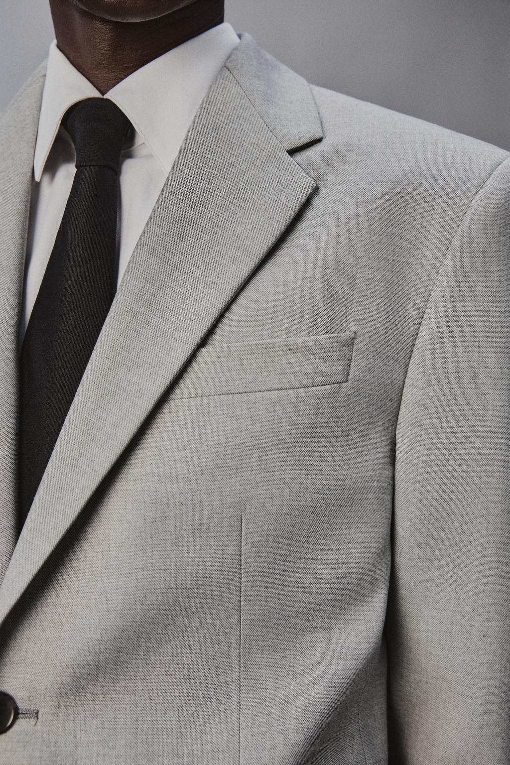 КОСТЮМНЫЙ ПИДЖАК КОМФОРТНОЙ ПОСАДКИ