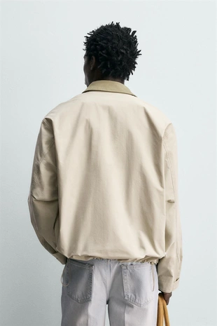 Куртка из высокотехнонологичной ткани с контрастным воротником- Заказать в России