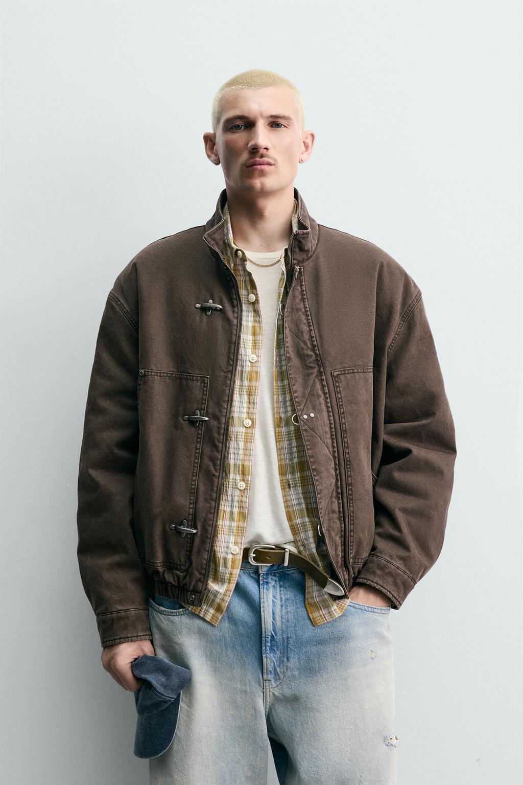 УКОРОЧЕННАЯ КУРТКА С ЗАСТЕЖКАМИ-КЛЫКАМИ