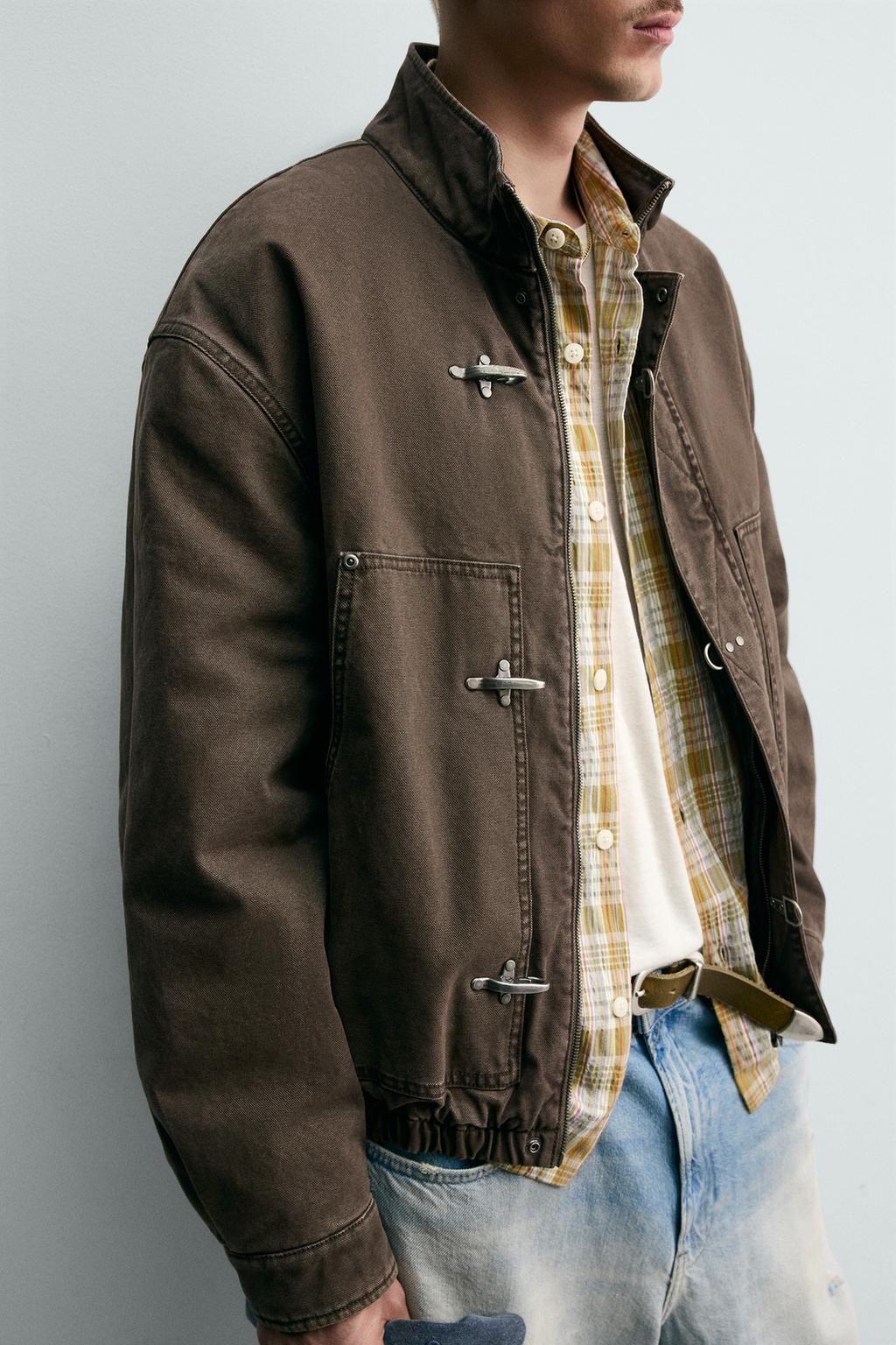 УКОРОЧЕННАЯ КУРТКА С ЗАСТЕЖКАМИ-КЛЫКАМИ