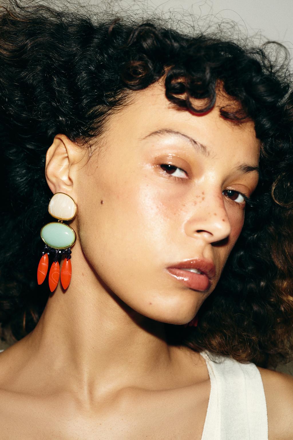 ДВОЙНЫЕ СЕРЬГИ ИЗ СМОЛЫ С БУСИНАМИ