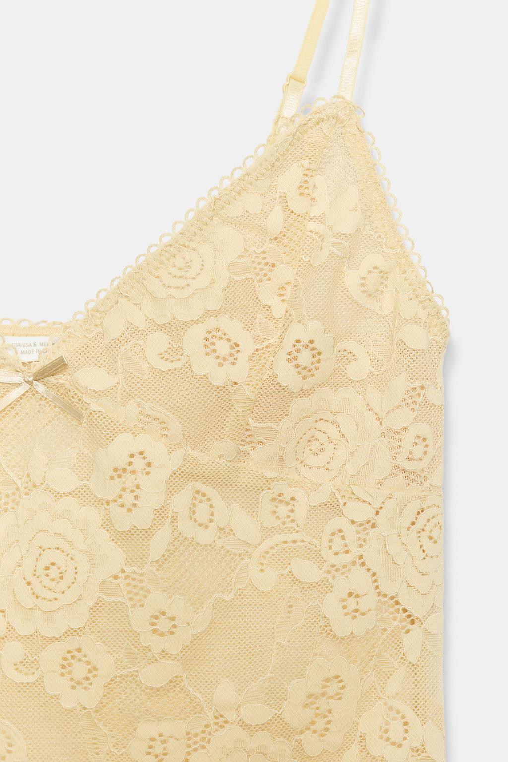 ТОП С КРУЖЕВНЫМИ БРЕТЕЛЯМИ