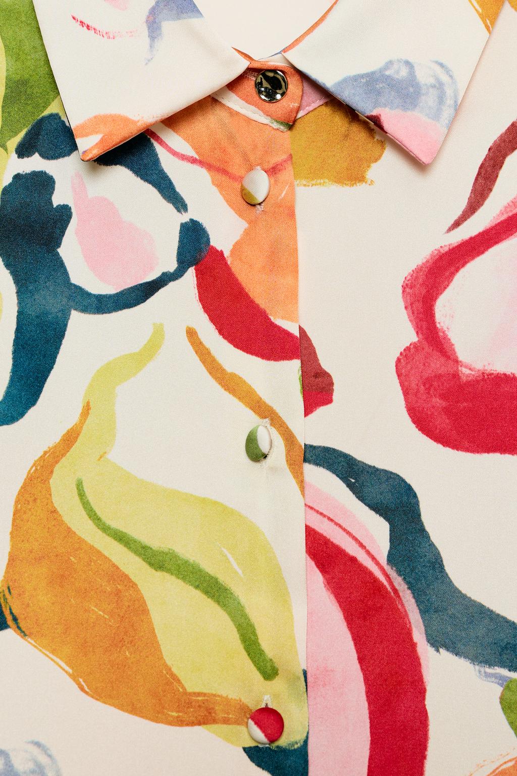 АТЛАСНАЯ РУБАШКА С ЦВЕТОЧНЫМ ПРИНТОМ