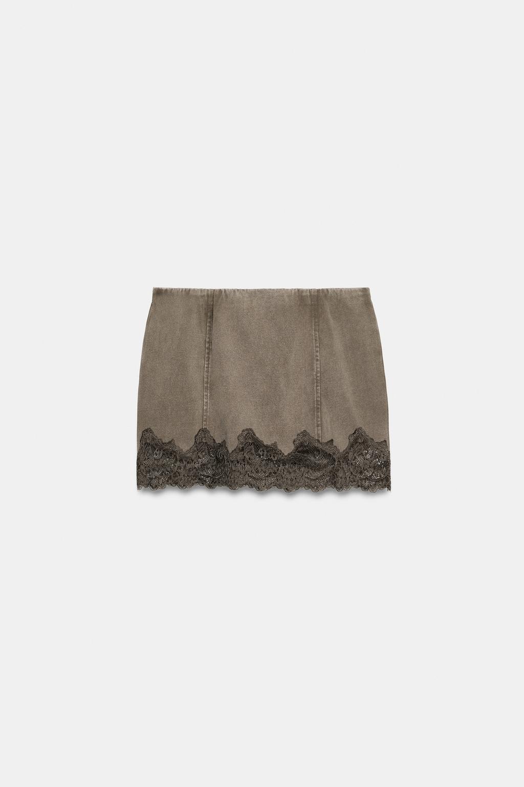МИНИ-ЮБКА С ЭФФЕКТОМ ПОТЕРТОСТИ И КРУЖЕВОМ