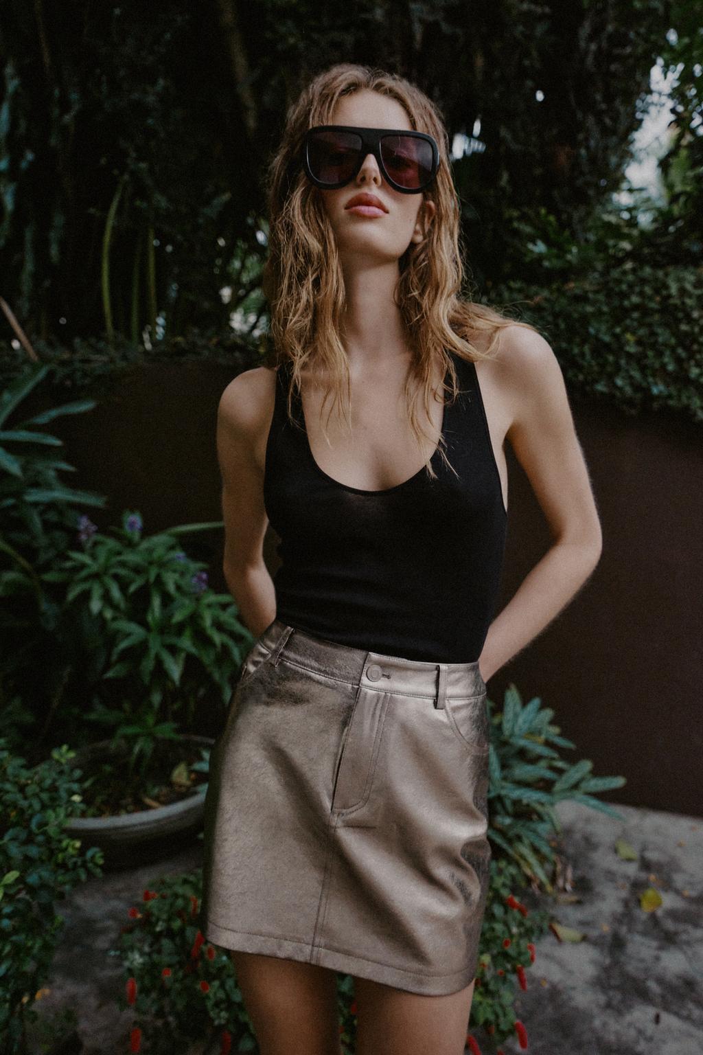 МИНИ-ЮБКА ИЗ ИСКУССТВЕННОЙ КОЖИ