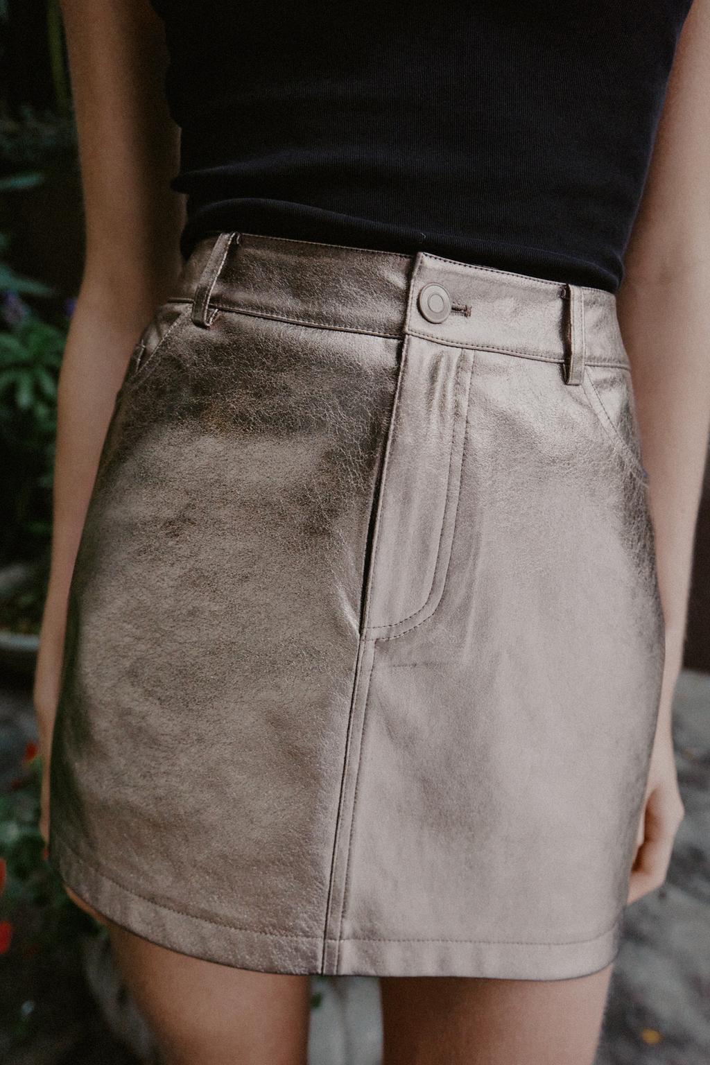 МИНИ-ЮБКА ИЗ ИСКУССТВЕННОЙ КОЖИ