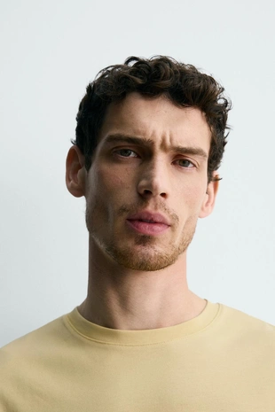 Футболка среднего веса с коротким рукавом- Заказать в России