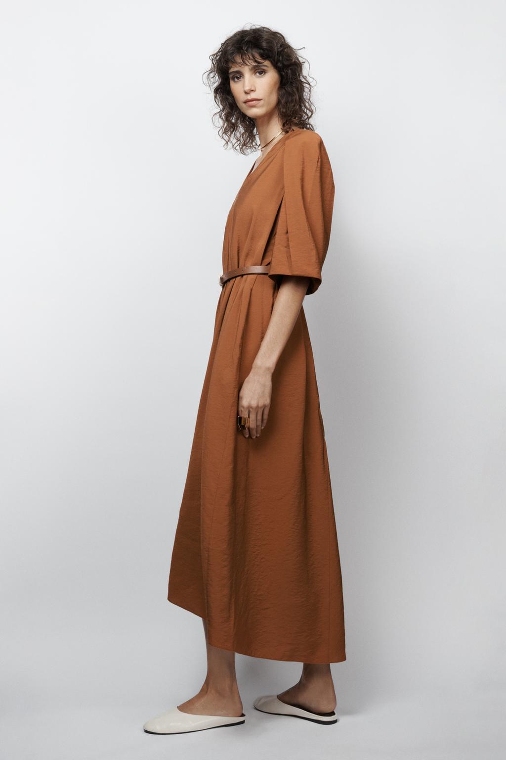 ПЛАТЬЕ МИДИ ИЗ РЕЛЬЕФНОЙ ТКАНИ — коллекция Zara «ZW» лимитированная серия