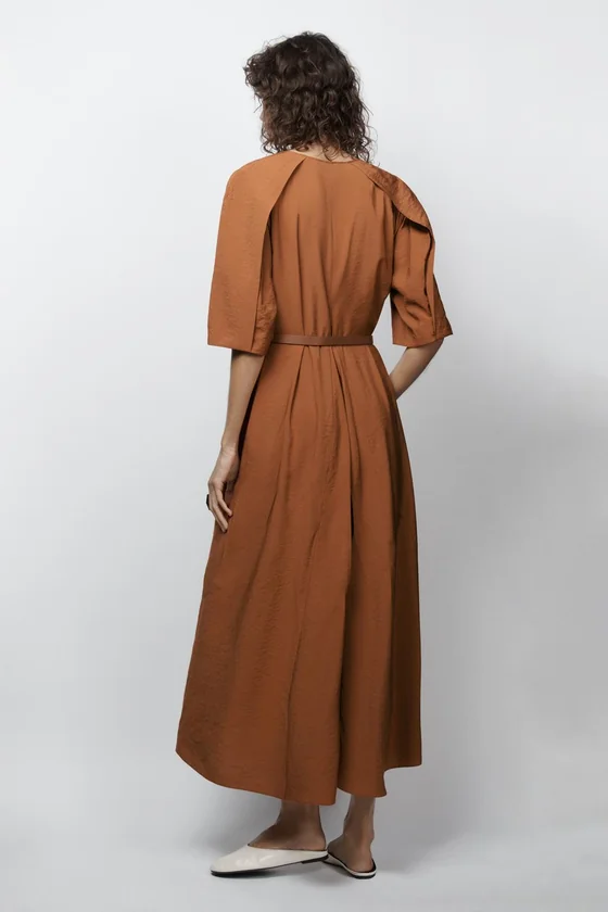 ПЛАТЬЕ МИДИ ИЗ РЕЛЬЕФНОЙ ТКАНИ — коллекция Zara «ZW» лимитированная серия