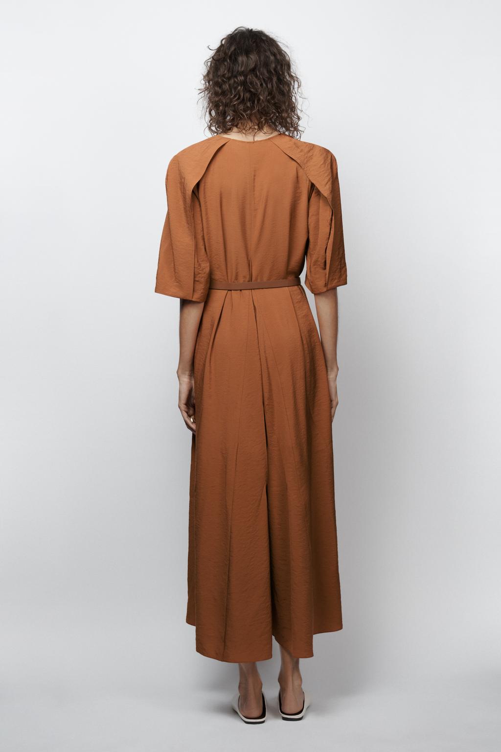 ПЛАТЬЕ МИДИ ИЗ РЕЛЬЕФНОЙ ТКАНИ — коллекция Zara «ZW» лимитированная серия