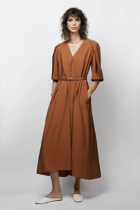 ПЛАТЬЕ МИДИ ИЗ РЕЛЬЕФНОЙ ТКАНИ — коллекция Zara «ZW» лимитированная серия