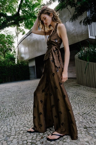 Топ с горловиной халтер и пайетками- Заказать в России