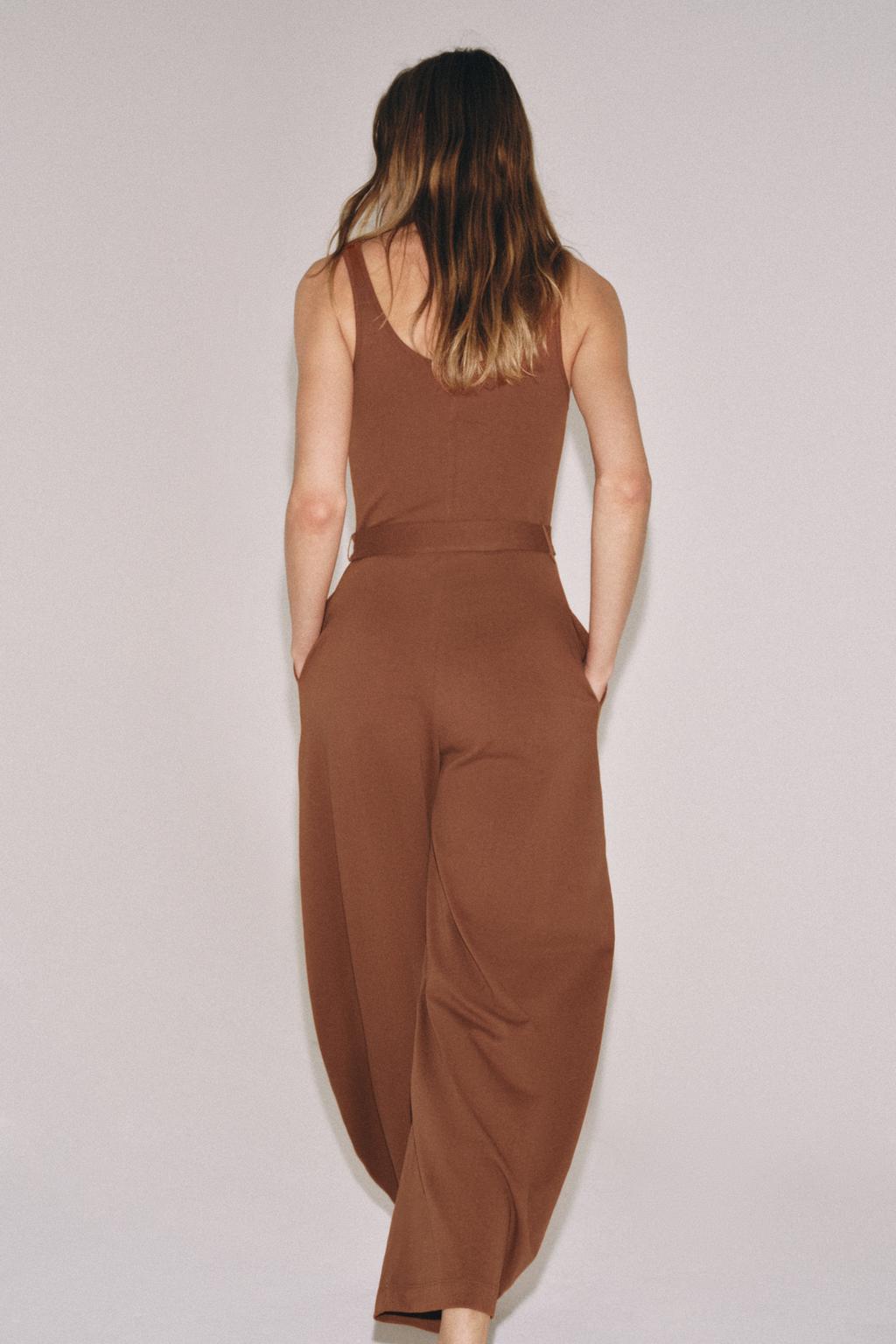 КОМБИНЕЗОН ИЗ ПЛОТНОГО ХЛОПКА С ПОЯСОМ