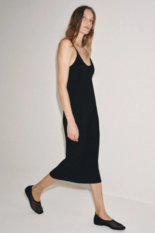 Длинное платье на бретелях