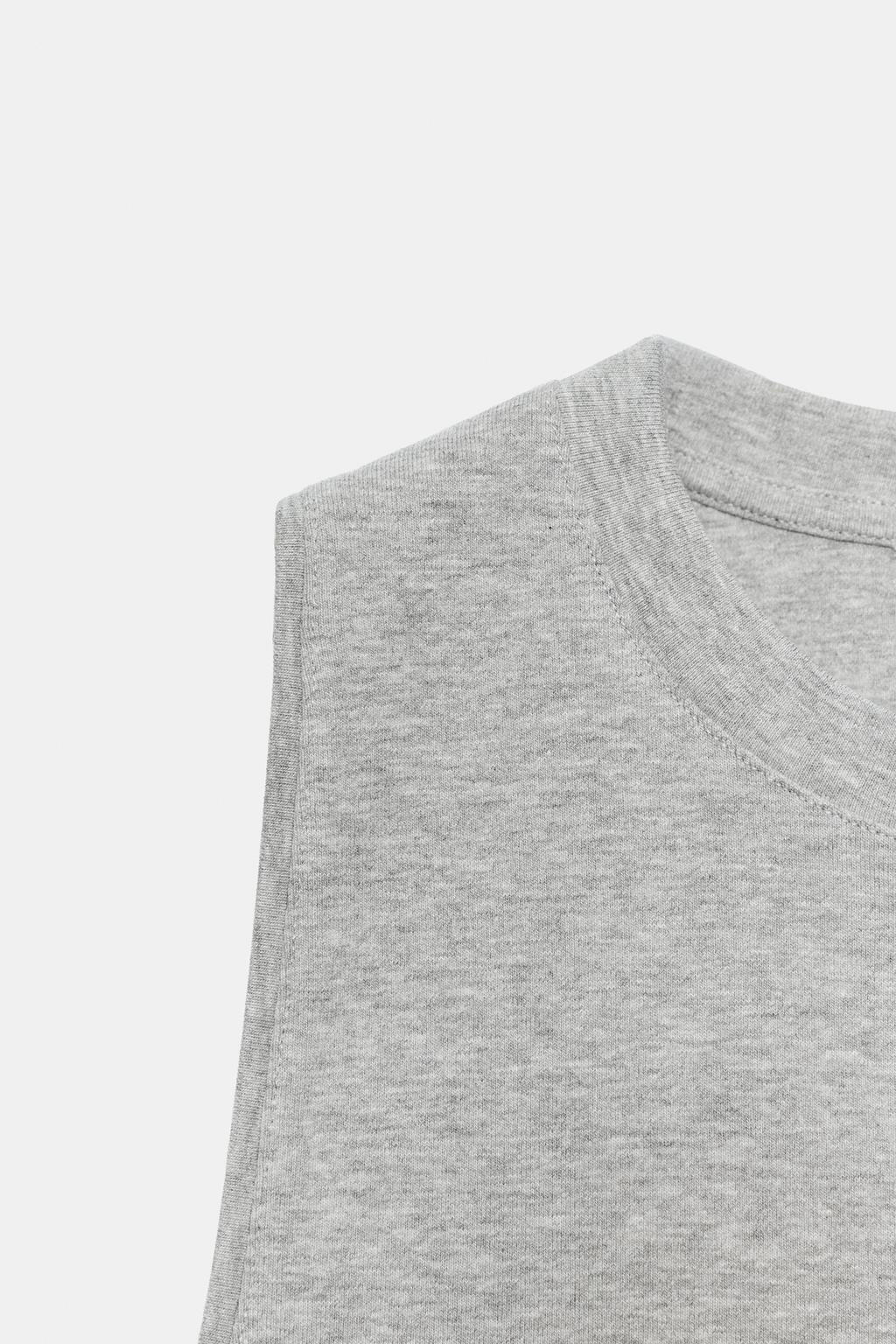 ТОП БЕЗ РУКАВОВ С ДЕКОРАТИВНОЙ СТРОЧКОЙ