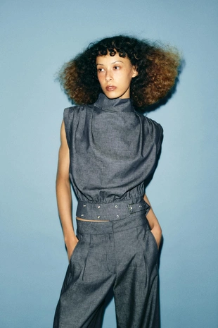 Топ из льна с пряжкой и заклепками- Заказать в России