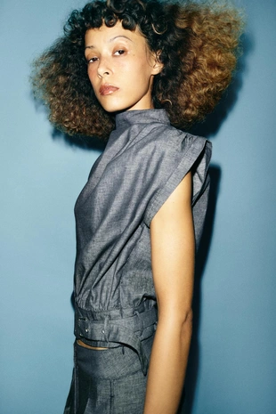 Топ из льна с пряжкой и заклепками- Заказать в России