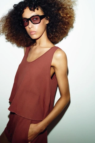 Топ на бретелях структурный- Заказать в России