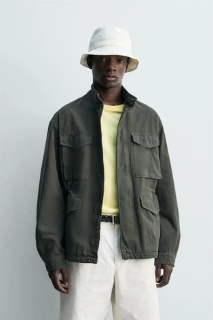 Куртка с эффектом потертости и накладными карманами