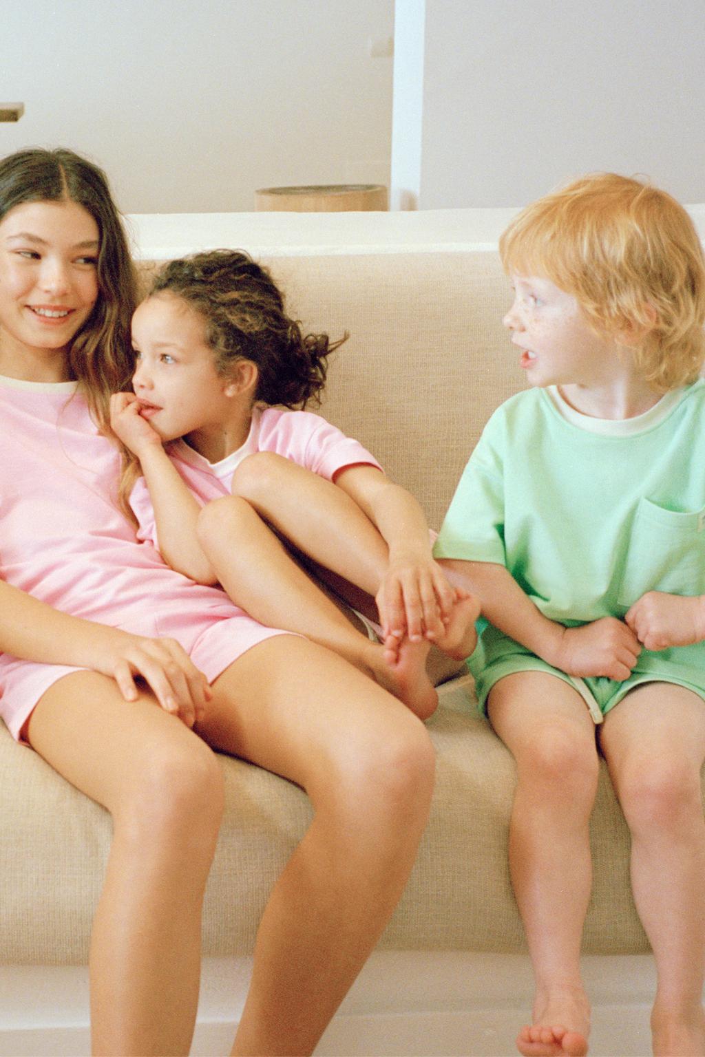 2-6 ЛЕТ/ОДНОТОННАЯ ПИЖАМА С КАРМАНОМ