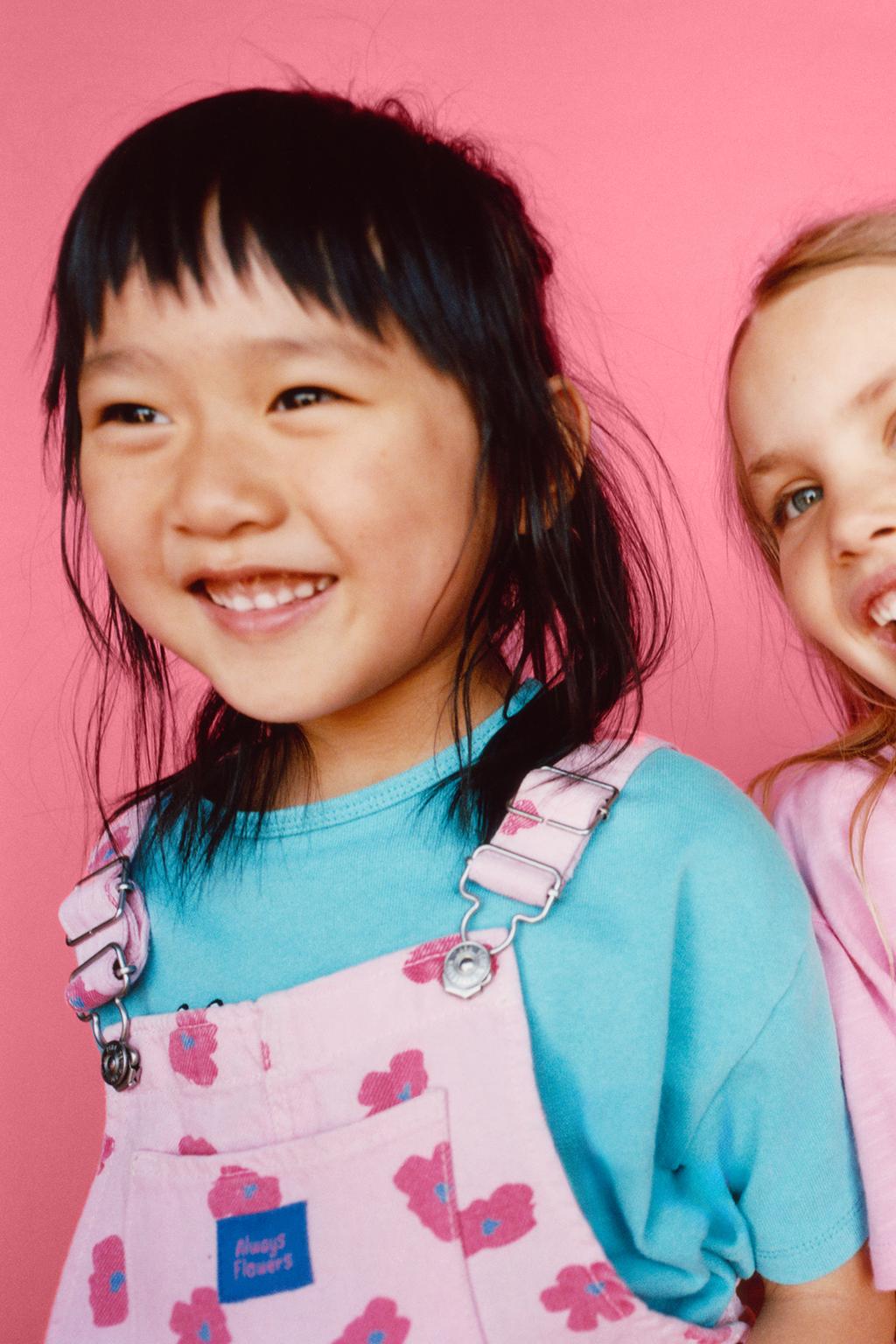 ДЛИННЫЙ КОМБИНЕЗОН ИЗ САРЖИ С ЦВЕТОЧНЫМ ПРИНТОМ